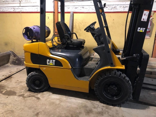 Autoelevador Caterpillar 2500 Kg Torre Triple Y Desplazador