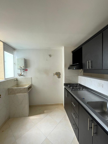 Venta De Apartamento En Barrio Cristobal Con Excelente Area