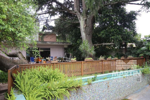 Casa Sobre Lote De 838 M2, Con Gran Parque Y Pileta - La Lucila, Excelente Ubicación