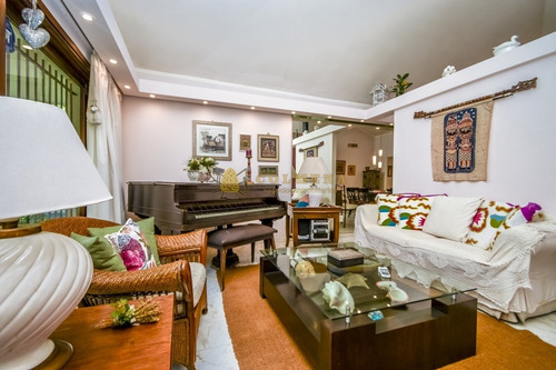 Casa De Cuatro Dormitorios En Venta Punta Del Este- Ref: 2579