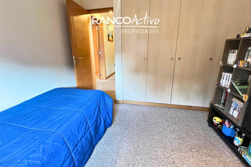 Casa En Venta En Los Arrayanes, Isla Teja Sur, 3 Niveles