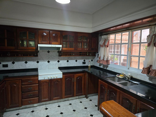 Casa 4 Ambientes En Alquiler Barrio Los Rosales