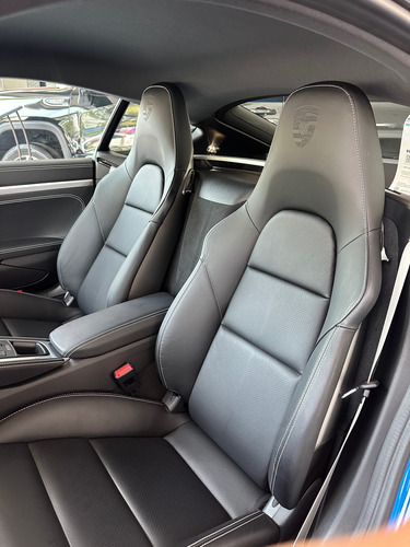 Estrena Auto!!! Es Un Azul Hermoso Y Con Poco Kilometraje