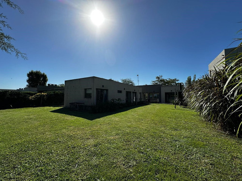 Casa En Venta En Santa Guadalupe, Pilar Del Este, Pilar