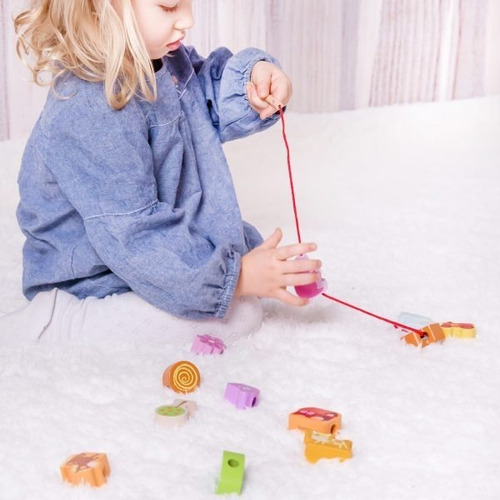 Juego De Enhebrar En Madera Classic World Bosque Petit Baby Color Multicolor