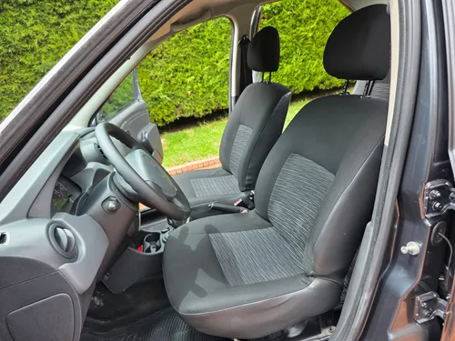 Renault Logan 1.4 Familiar Mt 2014