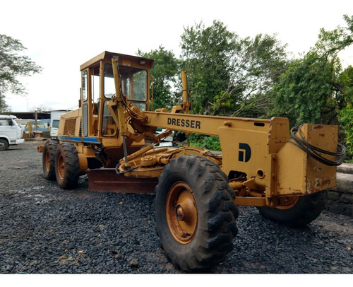 Motoniveladora Komatsu 835