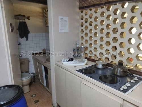 Y.t. Local Comercial En Alquiler, Catia Mls #24-1716