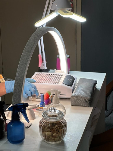 Luminária De Mesa Meia Lua Para Unhas Pele Estetica Bivolt