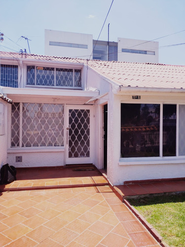 Comercial (casa Para Comercio) En Arriendo En Bogotá Pontevedra. Cod 92507