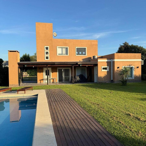 Casa 3 Habitaciones En B° La Concepción, Luján