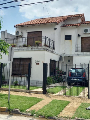 Imagen 1 de 28 de Casa Con Jardín - Excelente Ubicación - Martinez.