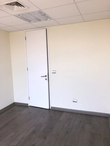 Venta Oficina Oriente 1 Privado 1 Baño Aire Acondicionado