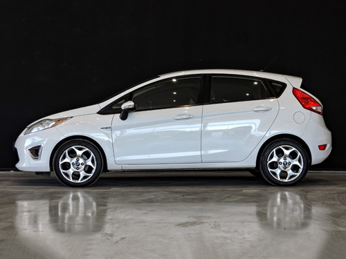 Imagen 5 de 15 de Ford Fiesta Kinetic Design 1.6 120cv Titanium 2013
