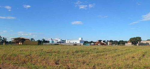 Imagem 11 de 14 de E Um Lote Em Um Condomínio Fechado.