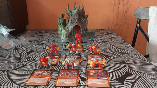 Imagen 1 de 4 de Muñeco Gormiti Pueblo Del Volcán + Playset