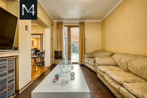 Casa En Venta De 4 Dorm. En Ñuñoa