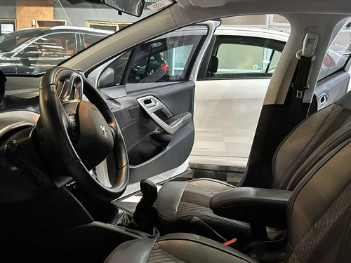 Peugeot 208 1.6 Feline