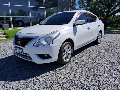 Nissan Versa Extra Full Automático