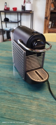 Cafetera Nespresso Pixie Titanium En Set (Usado)