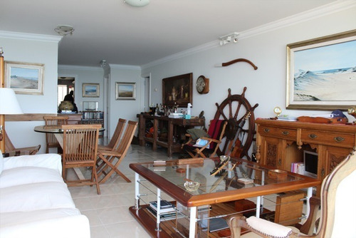 Apartamento En Venta De 3 Dormitorios En Playa Mansa