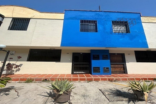 Ado-eo Asein1778 Vende Confortable Townhouse En Parque Valencia. Res. Villas Del Sol.