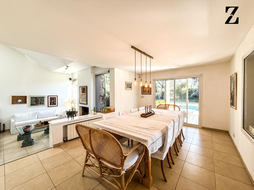 Casa En Venta De 1800 M2 De Lote Y 550 M2 Cubiertos En La Horqueta
