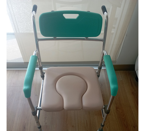 Silla Con Inodoro Plegable Con Ruedas (Usado)
