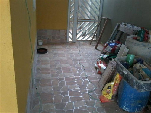 Imagem 4 de 30 de Imóvel Novo Tipo Casa Térrea Em Condominio Fechado Com Excelente Acabamento Com Azulejo Até O Teto Tanto Na Cozinha Como No Banheiro E Moldura De Gesso Nestes Dois Ambientes Janela De Alumínio Cor B