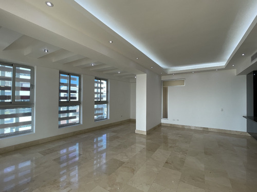 Apartamento En Con Vista Al Mar Y En El Mirador Sur En Venta, Cercano Avenida Anacaona Y Facil Acceso A Sectores Como Cacicazgos, Mirador Norte