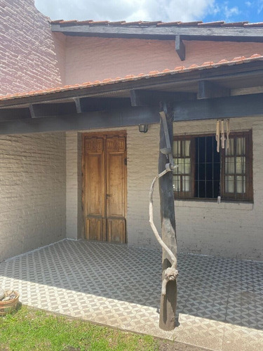 Imagen 2 de 17 de Venta De Hermoso Chalet En Ituzaingo Norte