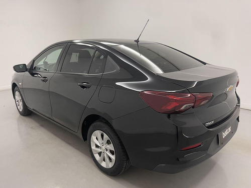 Chevrolet Onix plus Onix