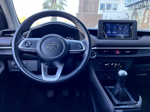 Toyota Yaris SEDAN E 1.5 MT