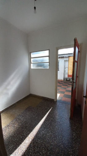 Casa De 2 Dorm En Alquiler Ubicada En 27 E/ 63 Y 64 90 Mts2 Aprox