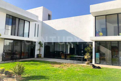 Casa En Venta En Fracc. Navarra! A 500m Federal A Atlixco! Enorme Jardín!