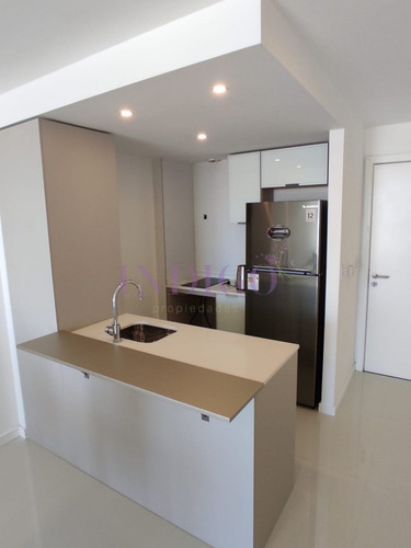 Imagen 9 de 16 de Apartamento En Artower, Con Buena Vista, Muy Luminoso, 1dormitori Y 1 Baño