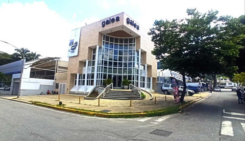 La Trinidad / En Venta /edificio Comercial / 745m2 / 4 Pisos / 2b 8p