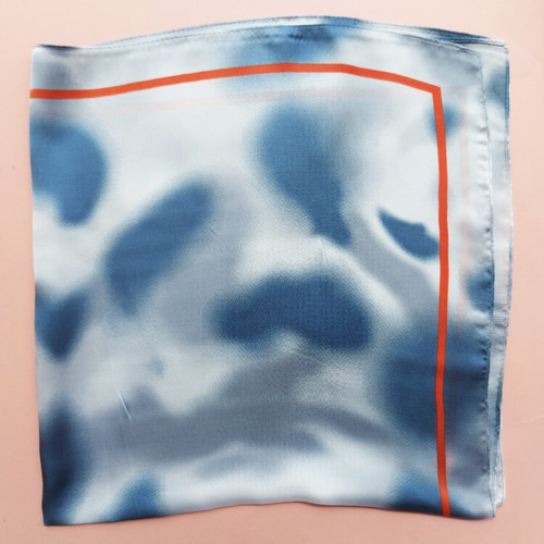 Pañuelo Silk Feeling / 70x70cm / Tie-dye Azul Linea Rojo