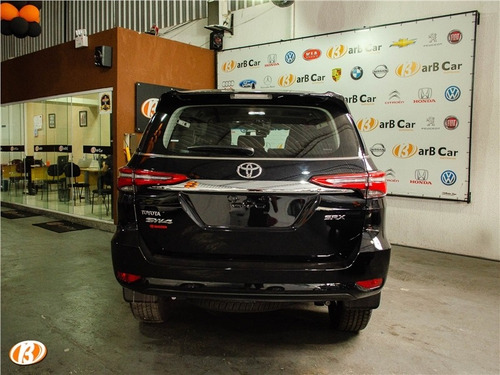 Imagem 4 de 14 de Toyota Hilux Sw4 2.8 D-4d Turbo Diesel Srx 7l 4x4 Automático