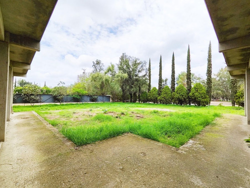 Terreno Con Construcción En Venta En El Sur