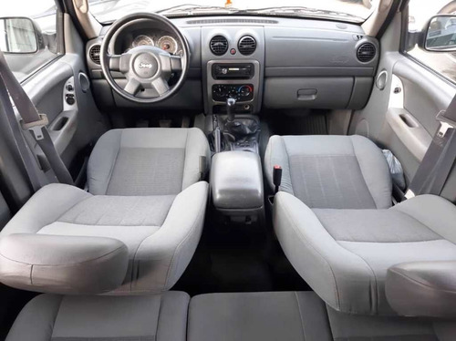 Imagen 9 de 14 de Jeep Cherokee Renegade 2006 4x4 Sincrónico
