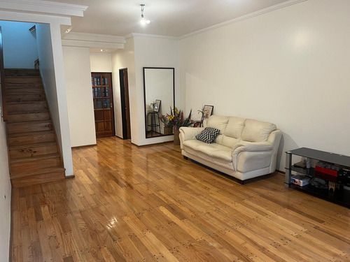 Venta - Casa 5 Ambientes - Monte Castro