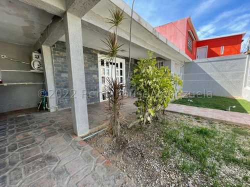Imagen 2 de 10 de Casa En Venta Ubicada En La Urb. Maraquiva De La Puerta Maraven