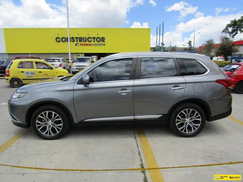 Mitsubishi Outlander At 2.4 4x4 7p