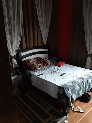 Imóvel Com 6 Casas, 13 Comodos E 6 Banheiros
