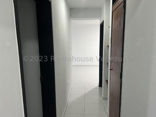 Yoselin Cabesas Vende Apartamento En Cabudare 25-5670 Yc