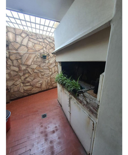 Venta, Departamento 4 Dormitorios Con Quincho Privado.