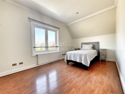 Casa En Arriendo De 6 Dorm. En Lo Barnechea