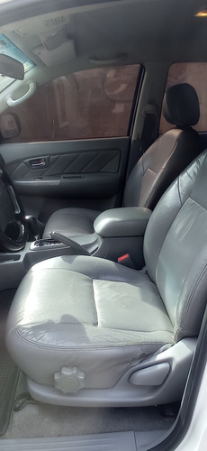 Toyota Hilux Pick-Up 3.0 I Srv Cab Doble At 4x4 Cuero