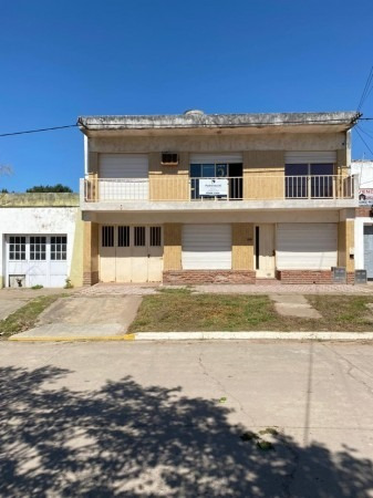 Imagen 2 de 20 de Casa Tres Dormitorios Alvarez